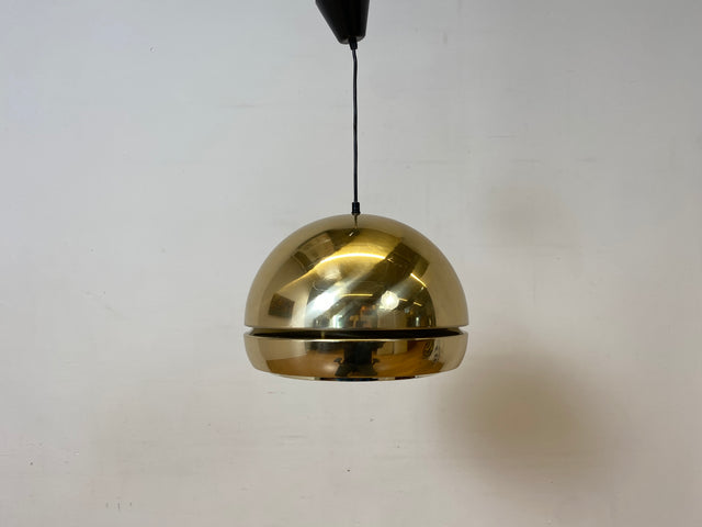 WMK I Seltene goldene skandinavische 70er Jahre Space Age Hängelampe aus Aluminium
