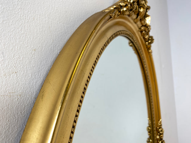 Eleganter großer ovaler Vintage Wandspiegel im antiken Stil mit goldenem Holz Rahmen mit Stuck Dekoration