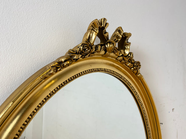 Eleganter großer ovaler Vintage Wandspiegel im antiken Stil mit goldenem Holz Rahmen mit Stuck Dekoration