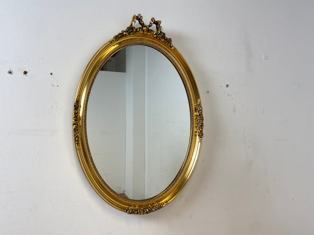 Eleganter großer ovaler Vintage Wandspiegel im antiken Stil mit goldenem Holz Rahmen mit Stuck Dekoration