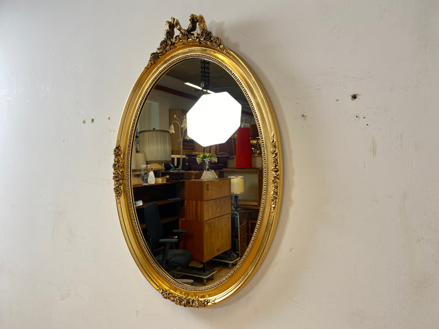 Eleganter großer ovaler Vintage Wandspiegel im antiken Stil mit goldenem Holz Rahmen mit Stuck Dekoration
