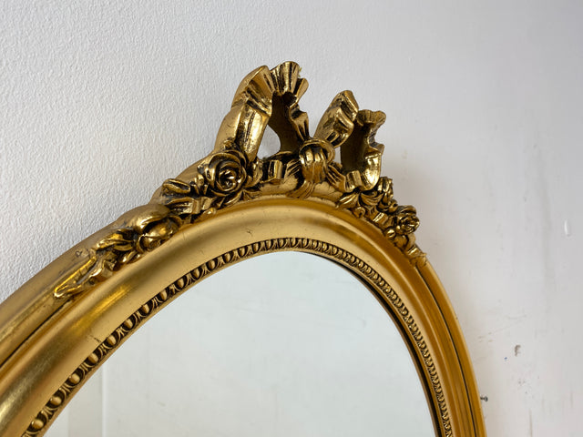 Eleganter großer ovaler Vintage Wandspiegel im antiken Stil mit goldenem Holz Rahmen mit Stuck Dekoration