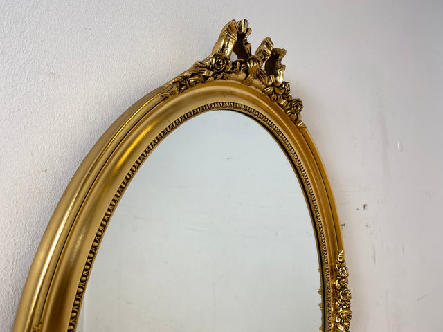 Eleganter großer ovaler Vintage Wandspiegel im antiken Stil mit goldenem Holz Rahmen mit Stuck Dekoration