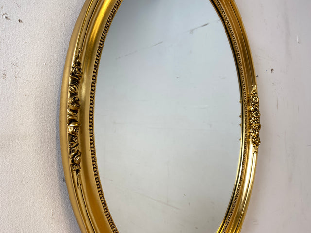Eleganter großer ovaler Vintage Wandspiegel im antiken Stil mit goldenem Holz Rahmen mit Stuck Dekoration