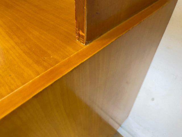 Formschöne helle 60er Jahre Vitrine mit Schiebegläsern und verstellb. Regalböden I Glasvitrine Highboard Büchervitrine Bücherregal Regal Geschirrschrank Vintage Mid-Century I