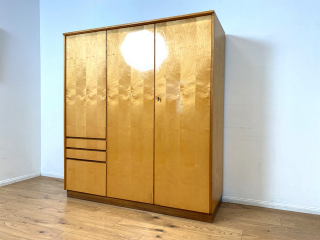 WMK I Stilvoller heller 60er Jahre Kleiderschrank mit Schubladen und Fach