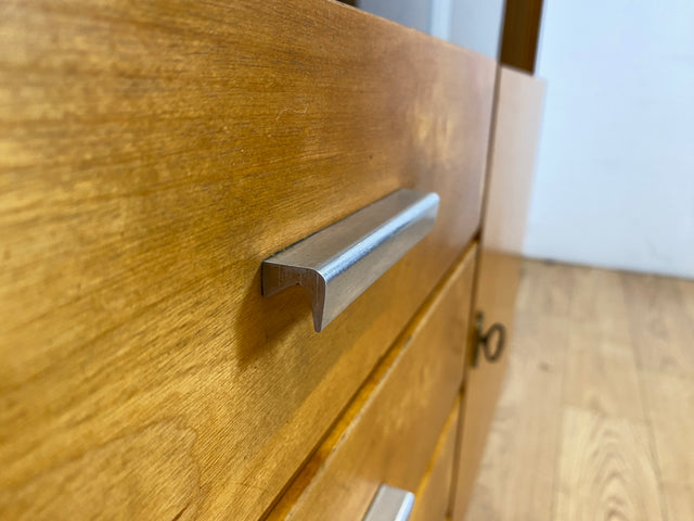 Stilvoller heller Mid-Century Wohnzimmerschrank aus 1969 mit Vitrine und Schubladen I Schrank Highboard Bücherschrank Kommode Sideboard Geschirrschrank Vintage Retro 70er