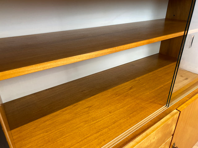 Stilvoller heller Mid-Century Wohnzimmerschrank aus 1969 mit Vitrine und Schubladen I Schrank Highboard Bücherschrank Kommode Sideboard Geschirrschrank Vintage Retro 70er