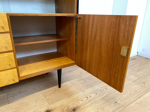 Stilvoller heller Mid-Century Wohnzimmerschrank aus 1969 mit Vitrine und Schubladen I Schrank Highboard Bücherschrank Kommode Sideboard Geschirrschrank Vintage Retro 70er