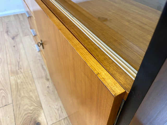 Stilvoller heller Mid-Century Wohnzimmerschrank aus 1969 mit Vitrine und Schubladen I Schrank Highboard Bücherschrank Kommode Sideboard Geschirrschrank Vintage Retro 70er