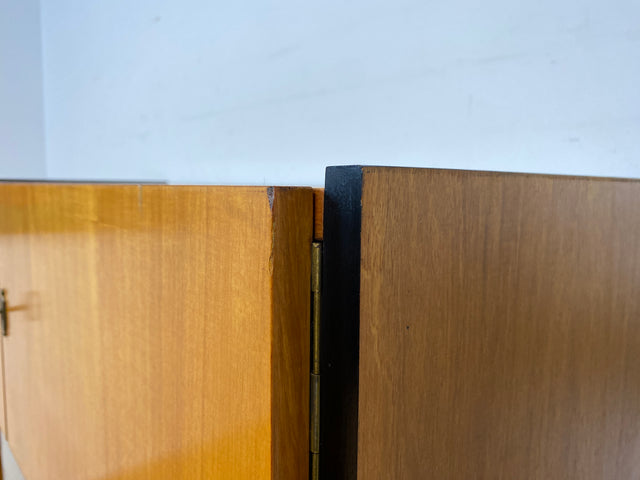 Stilvoller heller Mid-Century Wohnzimmerschrank aus 1969 mit Vitrine und Schubladen I Schrank Highboard Bücherschrank Kommode Sideboard Geschirrschrank Vintage Retro 70er