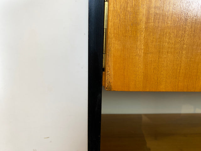 Stilvoller heller Mid-Century Wohnzimmerschrank aus 1969 mit Vitrine und Schubladen I Schrank Highboard Bücherschrank Kommode Sideboard Geschirrschrank Vintage Retro 70er
