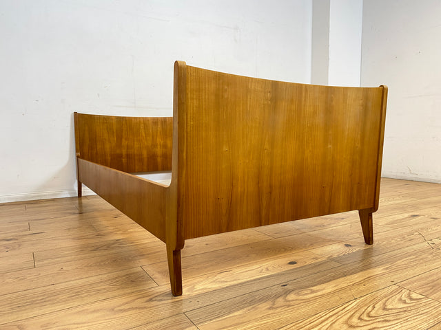 Sehr schönes und gut erhaltenes helles Mid-Century Bett für Matratzen 90x200