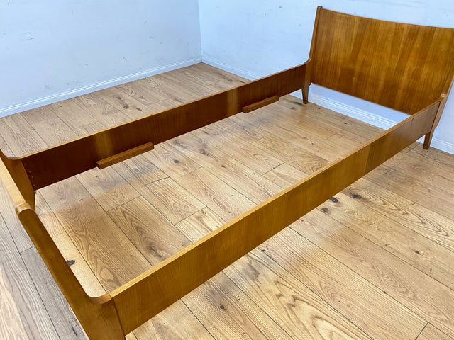 Sehr schönes und gut erhaltenes helles Mid-Century Bett für Matratzen 90x200