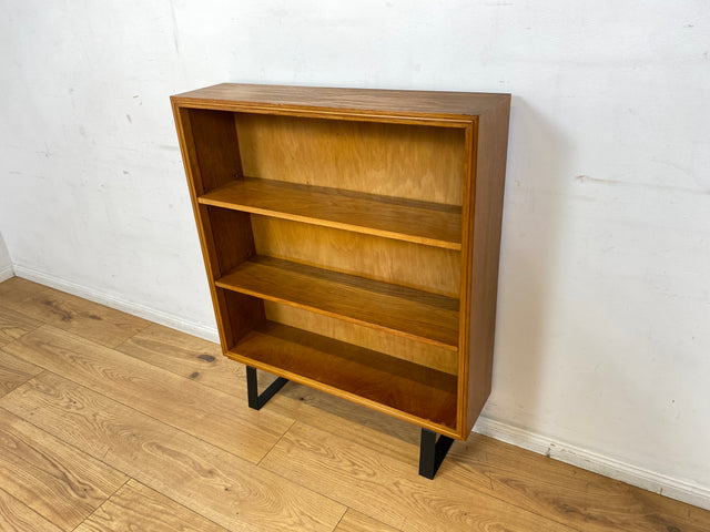 Stilvolles helles Mid-Century Regal , Vollholz, mit verstellb. Regalböden & neuen Metallfüßen I Holzregal Bücherregal Bücherschrank Küchenregal Regalwand Vintage Retro 60er I