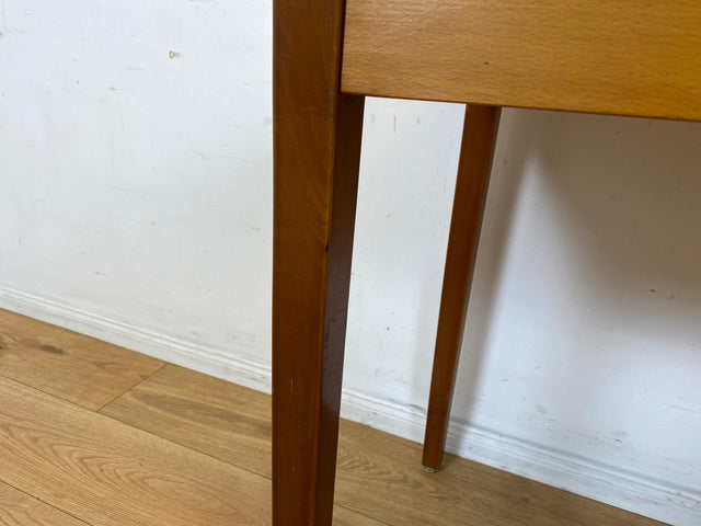 Retro pur I Sehr hübscher kleiner 60er Jahre Küchentisch mit pflegeleichter Resopal Tischplatte