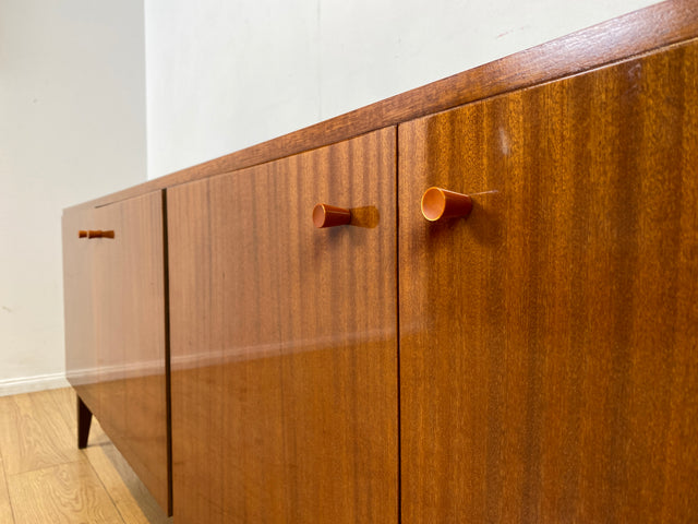 WMK I Elegantes und sehr gut erhaltenes langes Sideboard aus 1970