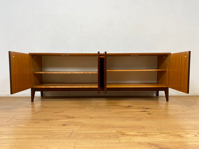 WMK I Elegantes und sehr gut erhaltenes langes Sideboard aus 1970
