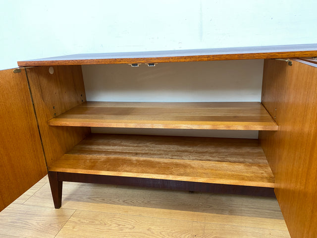 WMK I Elegantes und sehr gut erhaltenes langes Sideboard aus 1970