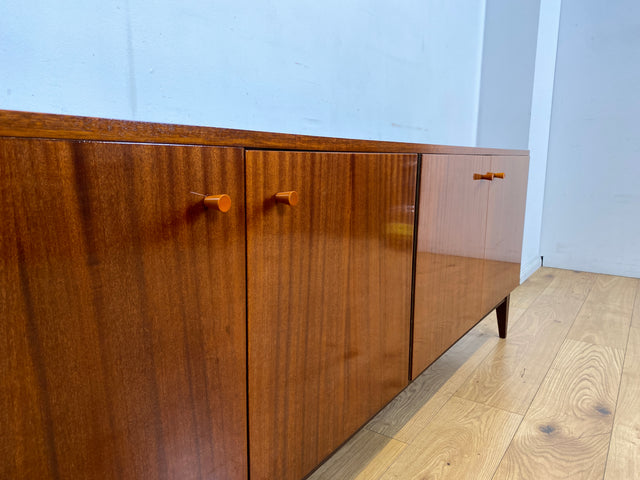WMK I Elegantes und sehr gut erhaltenes langes Sideboard aus 1970