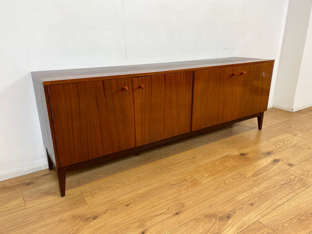WMK I Elegantes und sehr gut erhaltenes langes Sideboard aus 1970