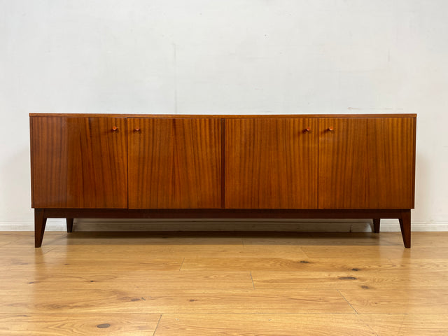 WMK I Elegantes und sehr gut erhaltenes langes Sideboard aus 1970