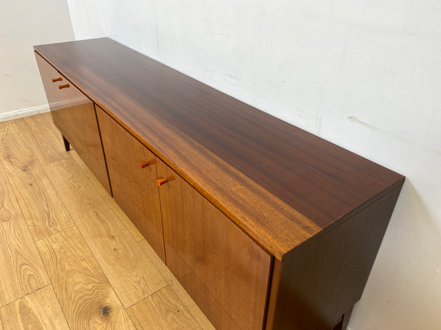 WMK I Elegantes und sehr gut erhaltenes langes Sideboard aus 1970