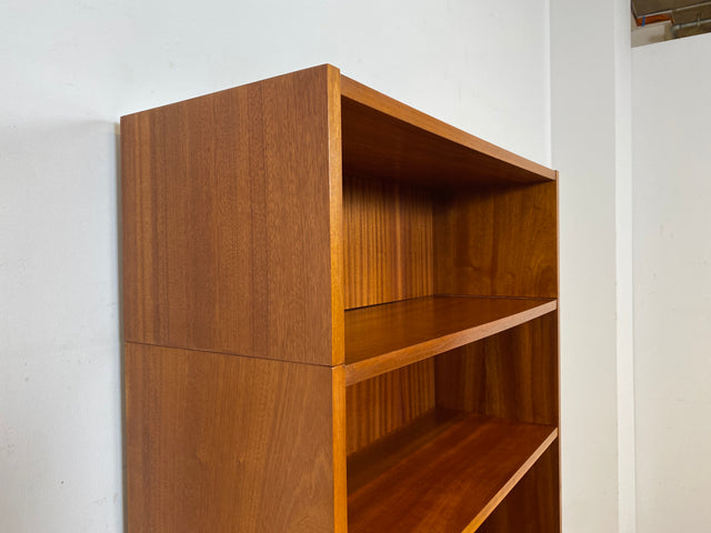 Sehr schöner modularer Mid-Century Bücherschrank auf neuen Metallfüßen mit Schubladen I Regal Bücherregal Highboard Kommode Regalwand Wohnwand Vintage Retro 60er I