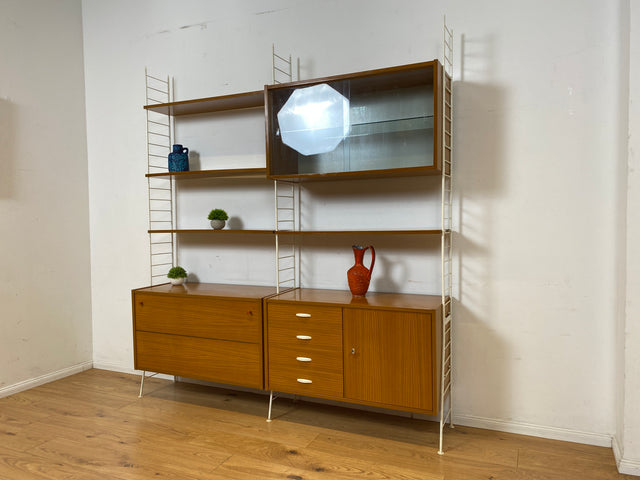 Kultiges modulares DDR Regalsystem Sybille aus 1968 mit weißen Regalleitern & Vitrine