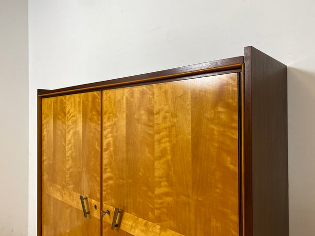 Stilvoller und besonders schmaler Mid-Century Schrank mit Regalböden I Flurschrank Wäscheschrank Kleiderschrank Garderobe Schuhschrank Rockabilly Vintage 50er 60er I