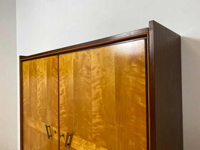 Stilvoller und besonders schmaler Mid-Century Schrank mit Regalböden I Flurschrank Wäscheschrank Kleiderschrank Garderobe Schuhschrank Rockabilly Vintage 50er 60er I