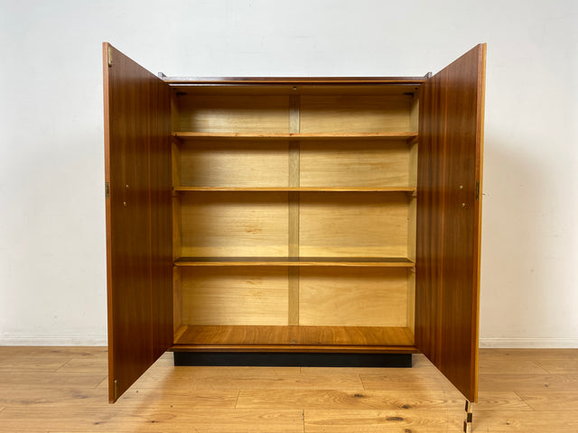 Stilvoller und besonders schmaler Mid-Century Schrank mit Regalböden I Flurschrank Wäscheschrank Kleiderschrank Garderobe Schuhschrank Rockabilly Vintage 50er 60er I