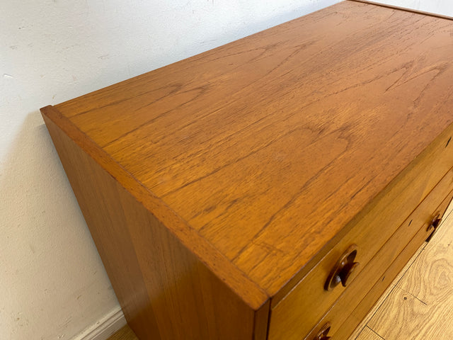 Stilvolle & sehr gut erhaltene skandinavische Kommode in Teakholz mit Schubladen & Holzgriffen I Schubladenkommode Sideboard Wäschekommode 60er 70er Vintage Danish Design I