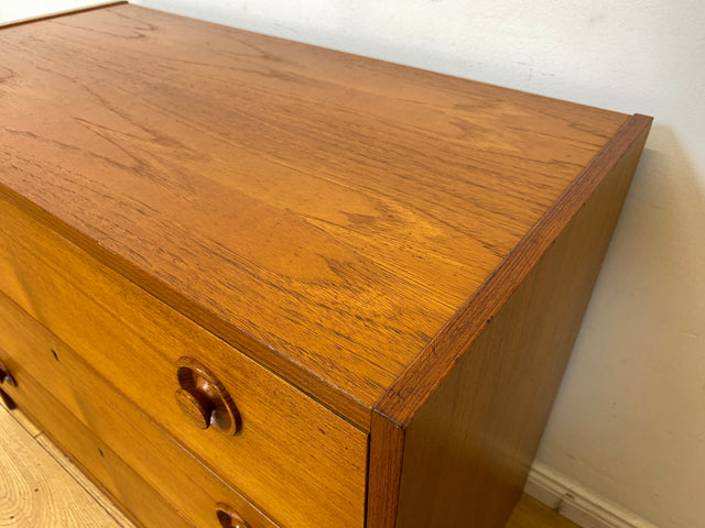 Stilvolle & sehr gut erhaltene skandinavische Kommode in Teakholz mit Schubladen & Holzgriffen I Schubladenkommode Sideboard Wäschekommode 60er 70er Vintage Danish Design I