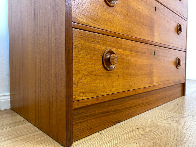 Stilvolle & sehr gut erhaltene skandinavische Kommode in Teakholz mit Schubladen & Holzgriffen I Schubladenkommode Sideboard Wäschekommode 60er 70er Vintage Danish Design I