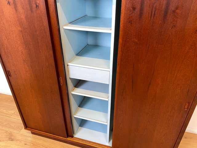Hochwertiger skandinavische Mid-Century Kleiderschrank mit Schubladen I Vollholz in Teak I Schrank Schlafzimmerschrank Wäscheschrank Wardrobe Danish Design Vintage Teakholz I