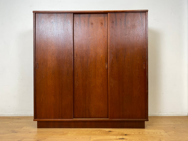 Hochwertiger skandinavische Mid-Century Kleiderschrank mit Schubladen I Vollholz in Teak I Schrank Schlafzimmerschrank Wäscheschrank Wardrobe Danish Design Vintage Teakholz I