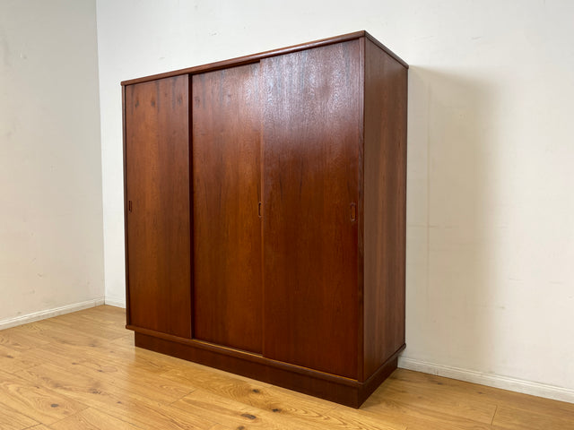 Hochwertiger skandinavische Mid-Century Kleiderschrank mit Schubladen I Vollholz in Teak I Schrank Schlafzimmerschrank Wäscheschrank Wardrobe Danish Design Vintage Teakholz I