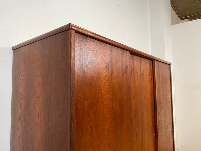 Hochwertiger skandinavische Mid-Century Kleiderschrank mit Schubladen I Vollholz in Teak I Schrank Schlafzimmerschrank Wäscheschrank Wardrobe Danish Design Vintage Teakholz I
