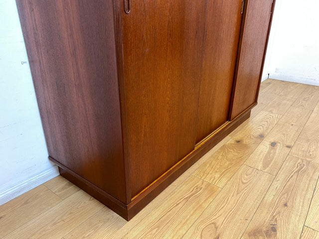 Hochwertiger skandinavische Mid-Century Kleiderschrank mit Schubladen I Vollholz in Teak I Schrank Schlafzimmerschrank Wäscheschrank Wardrobe Danish Design Vintage Teakholz I