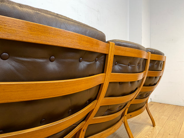 WMK I Stilvolles skandinavische Sofa mit gestepptem braunem Echtleder Bezug I Norwegen 1970er I Couch Ledercouch Ledersofa 3-Sitzer 3er Sitzgarnitur Mid-Century Vintage Leder I