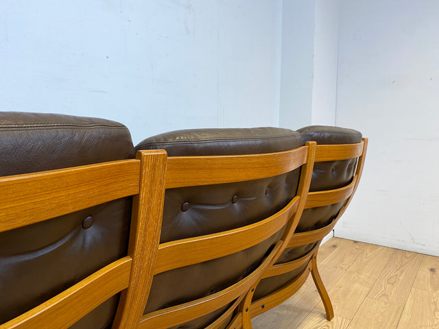WMK I Stilvolles skandinavische Sofa mit gestepptem braunem Echtleder Bezug I Norwegen 1970er I Couch Ledercouch Ledersofa 3-Sitzer 3er Sitzgarnitur Mid-Century Vintage Leder I
