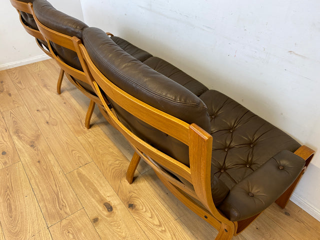 WMK I Stilvolles skandinavische Sofa mit gestepptem braunem Echtleder Bezug I Norwegen 1970er I Couch Ledercouch Ledersofa 3-Sitzer 3er Sitzgarnitur Mid-Century Vintage Leder I