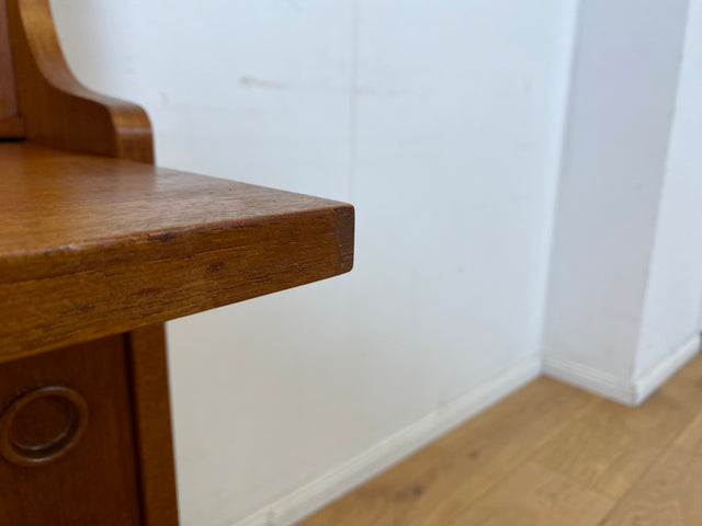 Stilvoller skandinavische Mid-Century Schreibschrank mit ausziehbarer Schreibfläche