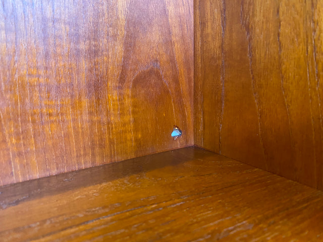 Stilvoller skandinavische Mid-Century Schreibschrank mit ausziehbarer Schreibfläche