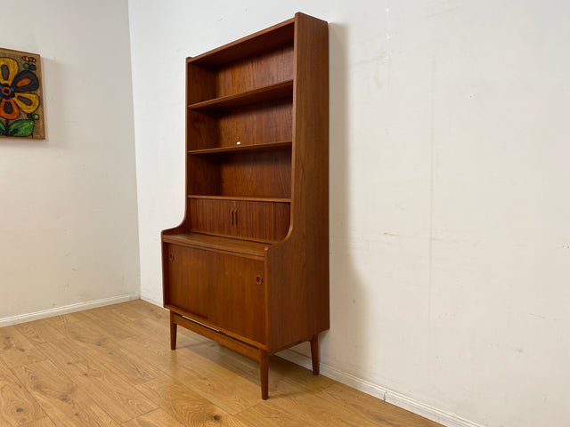 Stilvoller skandinavische Mid-Century Schreibschrank mit ausziehbarer Schreibfläche