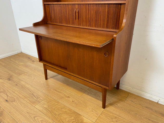 Stilvoller skandinavische Mid-Century Schreibschrank mit ausziehbarer Schreibfläche