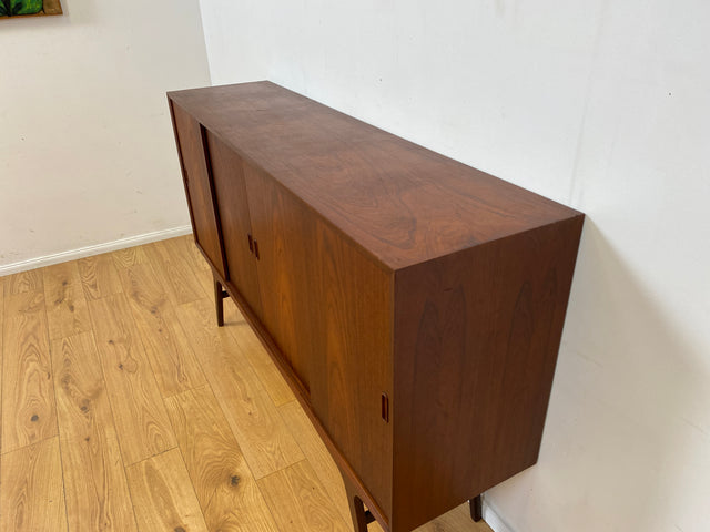 Stilvolles skandinavisches Mid-Century Highboard mit Schiebetüren & Schubladen I Vollholz in Teak I Schrank Sideboard Kommode Barschrank Anrichte Danish Design Vintage 60er