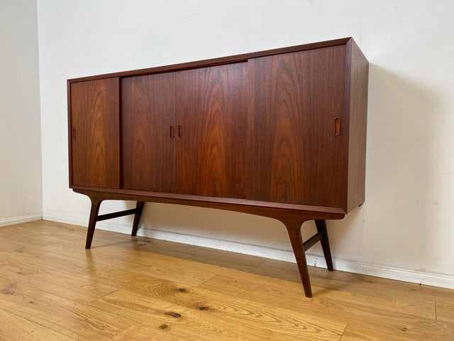 Stilvolles skandinavisches Mid-Century Highboard mit Schiebetüren & Schubladen I Vollholz in Teak I Schrank Sideboard Kommode Barschrank Anrichte Danish Design Vintage 60er