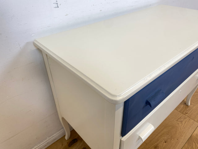 Sehr hübsche weiße skandinavische 50er Jahre Kommode aus vollem Holz mit geräumigen Schubladen & Holzgriffen I Schubladekommode Wäschekommode Sideboard Schrank Vintage 60er I